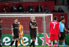 欧冠历史级慘(cǎn)案！大巴黎客场7-2狂胜勒沃库森，红牌(pái)频出上演进球(qiú)盛(shèng)宴