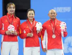 全運(yùn)会｜网球(qiú)——女子(zi)双打颁奖仪式