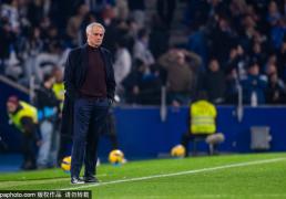 穆里尼奥的噩夢(mèng)之夜：波(bō)爾(ěr)图巨幅TIFO嘲(cháo)讽与本菲卡(kǎ)的迷(mí)失