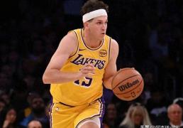 比(bǐ)肩科比(bǐ)！里夫斯压哨绝杀！厲(lì)害！