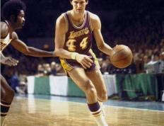 MVP之争：常(cháng)规赛MVP与总决赛MVP，谁的含金量更胜一筹？