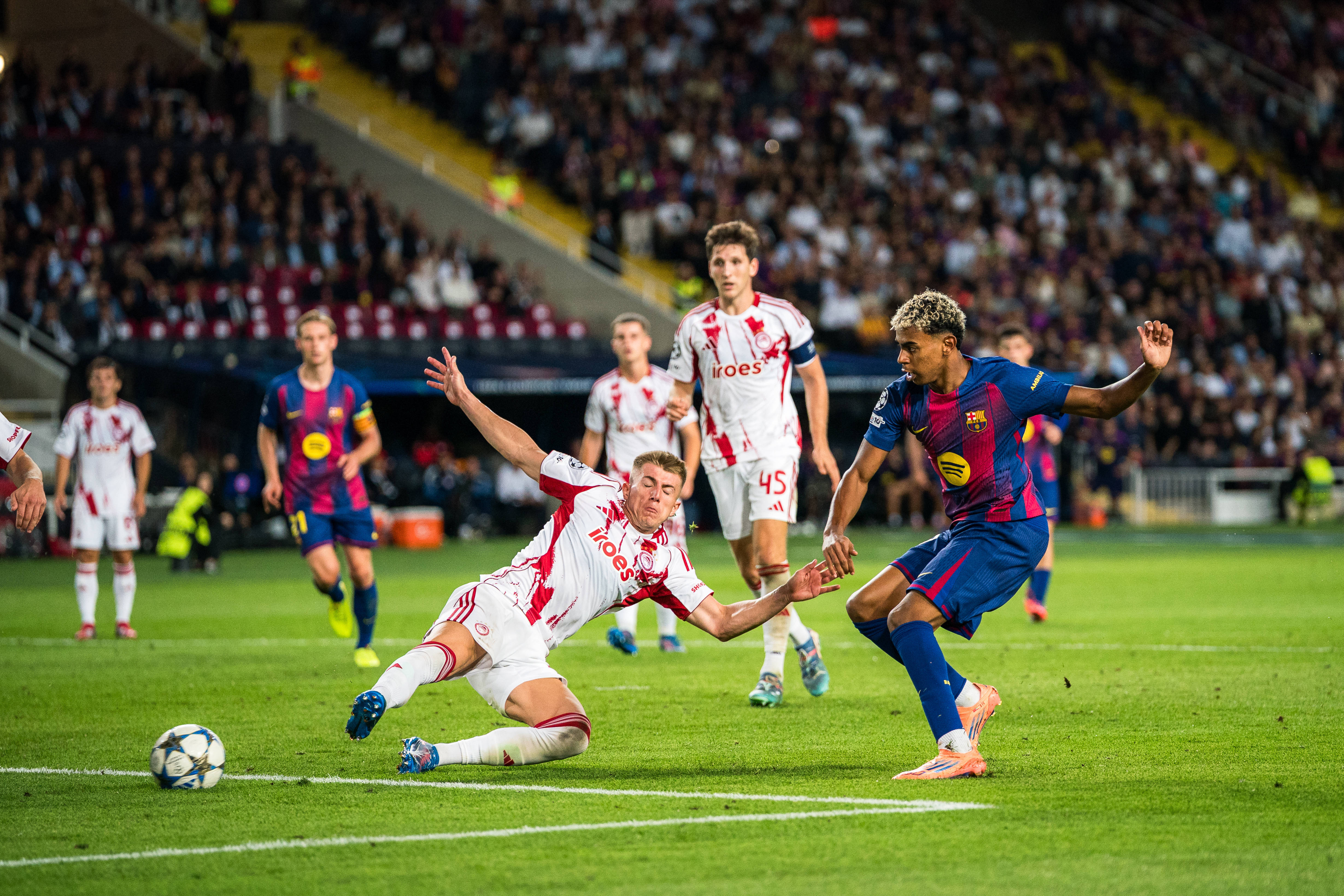 （体育(yù)）足球——欧冠：巴塞罗那(nà)勝(shèng)奥林匹亚科斯