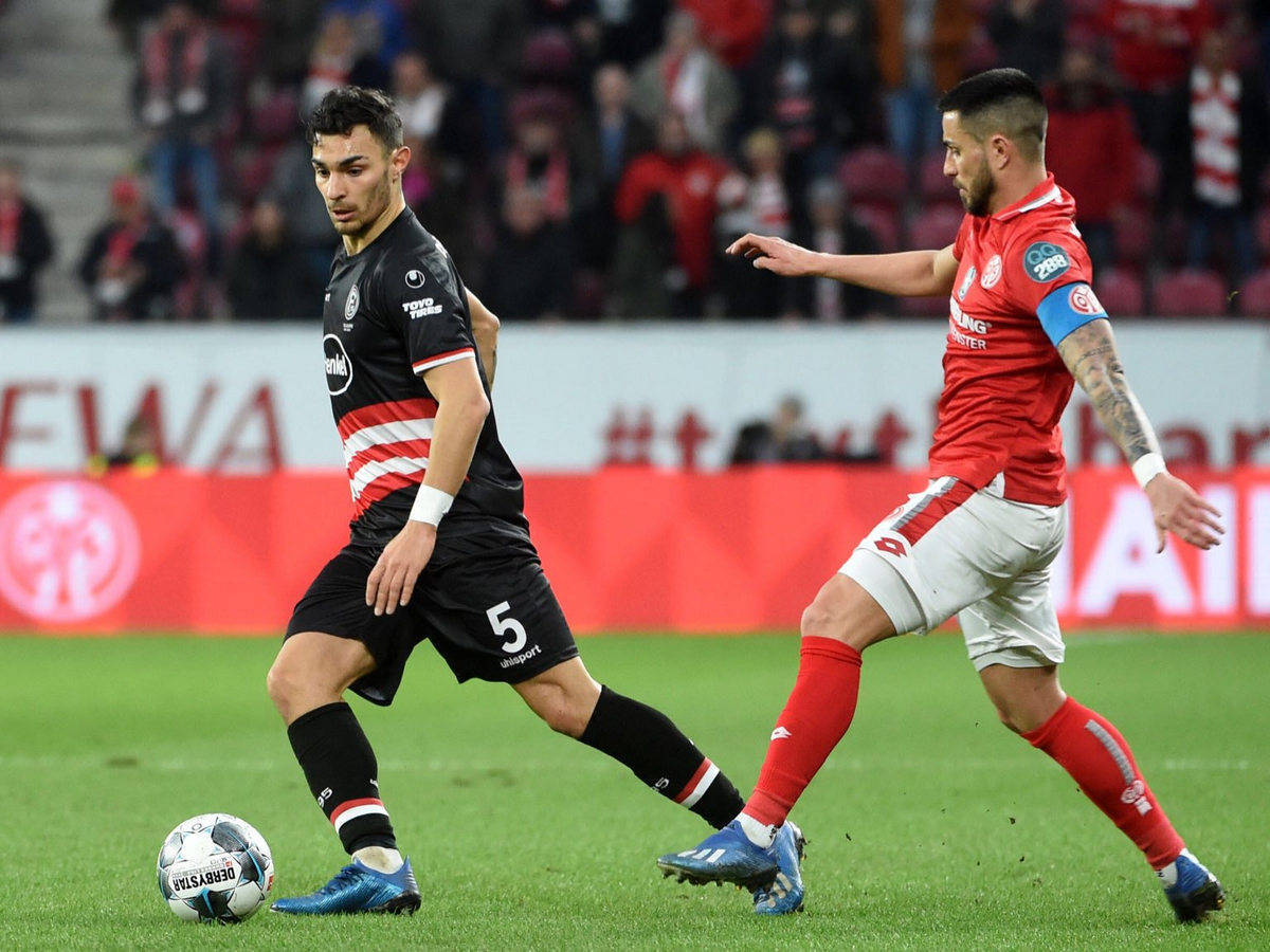 1999诺坎普奇迹！曼(màn)联补时雙(shuāng)殺(shā)拜仁，太炸裂！