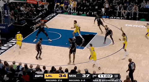 湖(hú)人絕(jué)殺(shā)！裡(lǐ)夫斯压哨絕(jué)殺(shā)！排队给拉拉维亚道歉...