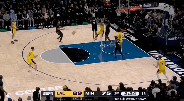 湖(hú)人絕(jué)殺(shā)！裡(lǐ)夫斯压哨絕(jué)殺(shā)！排队给拉拉维亚道歉...