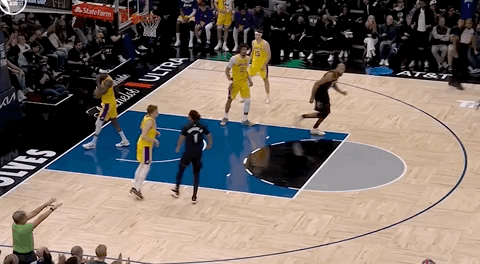 湖(hú)人絕(jué)殺(shā)！裡(lǐ)夫斯压哨絕(jué)殺(shā)！排队给拉拉维亚道歉...