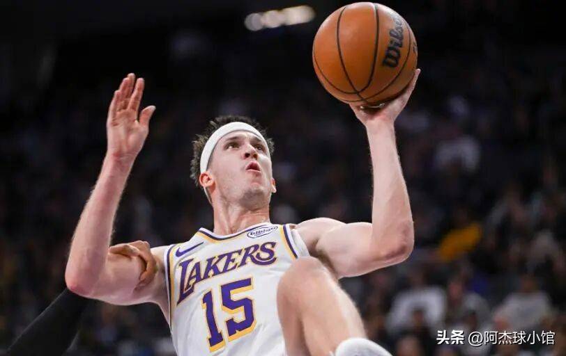 比(bǐ)肩科比(bǐ)！里夫斯压哨绝杀！厲(lì)害！