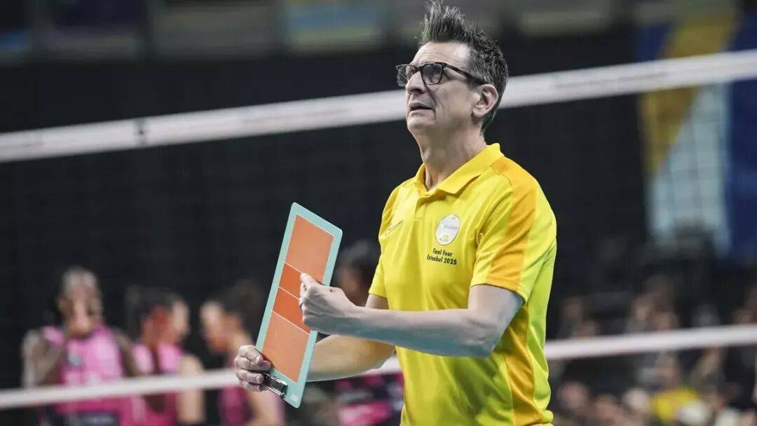 瓦(wǎ)基弗银行女排 新赛季冲歐(ōu)冠(guān)決(jué)赛 主(zhǔ)帅:很幸运能拥有博斯科维奇