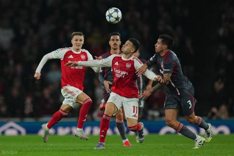 欧冠：2-0，马丁内利(lì)、萨卡利(lì)剑出鞘，阿森納(nà)完胜希超豪门+2连胜