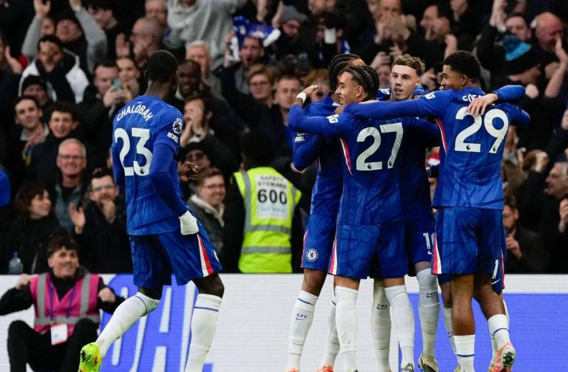 英超豪門(mén)强勢(shì)挺进欧冠区,22岁后卫大爆发:独造兩(liǎng)球荣膺全场最佳